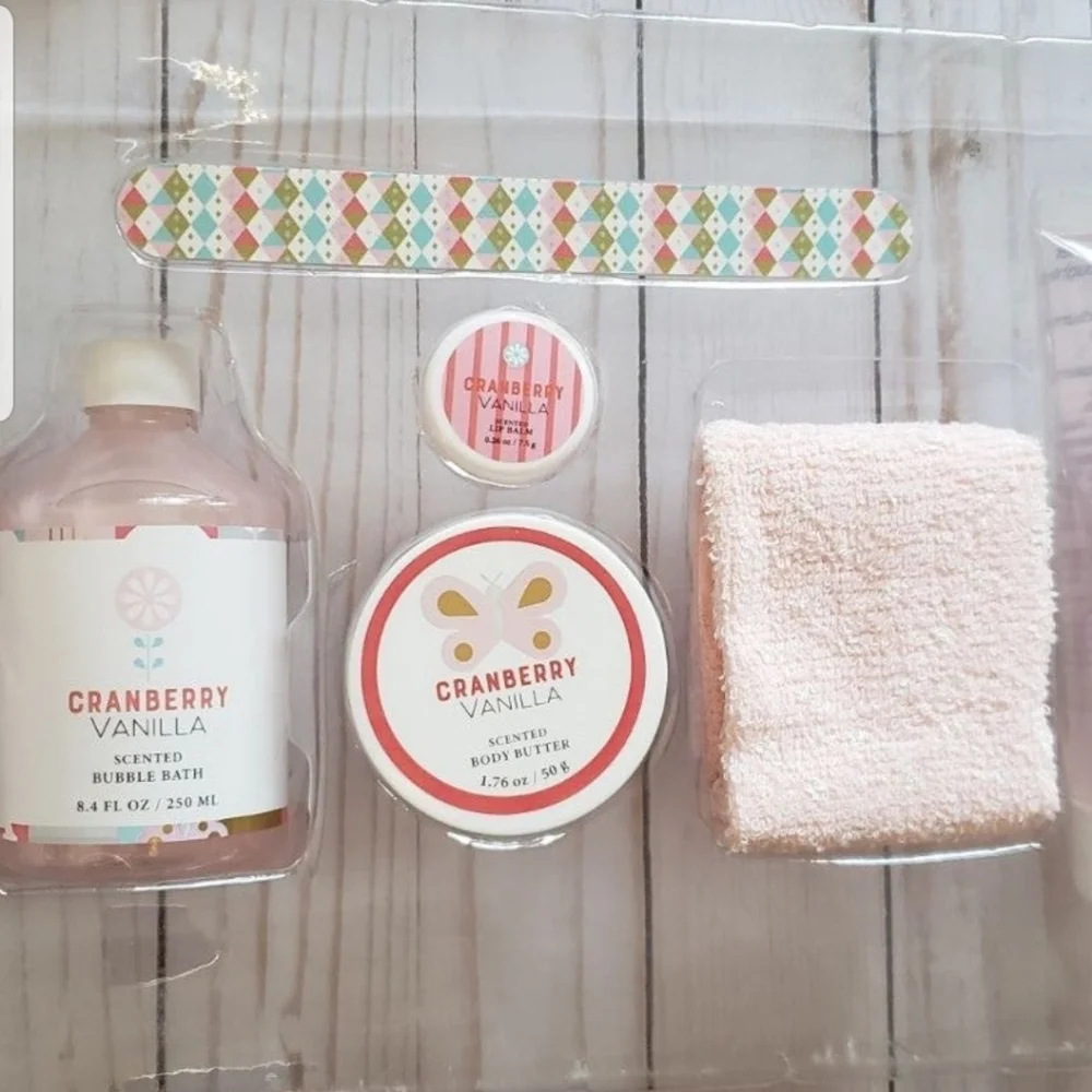 FAO Schwarz Girls Complete Bath Gift Set NWT in Gift Box